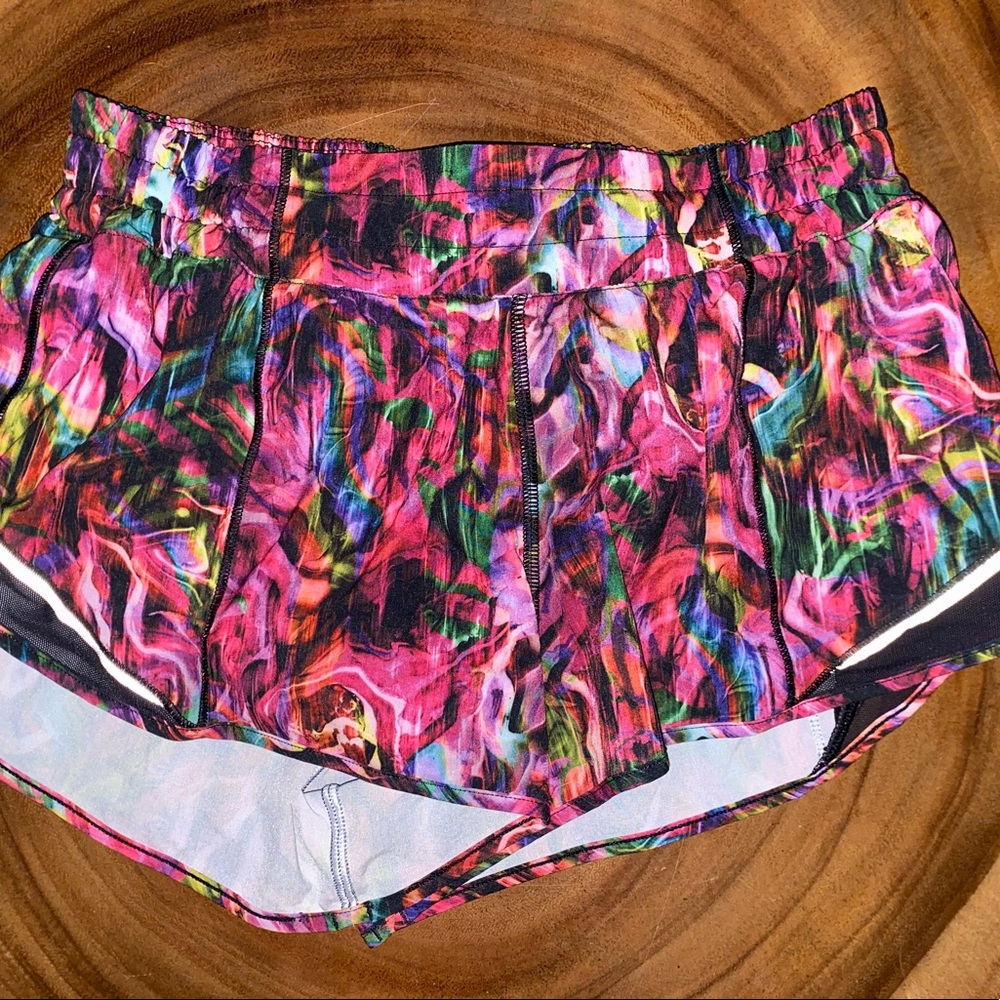 EUC lululemon hotty hot shorts 6